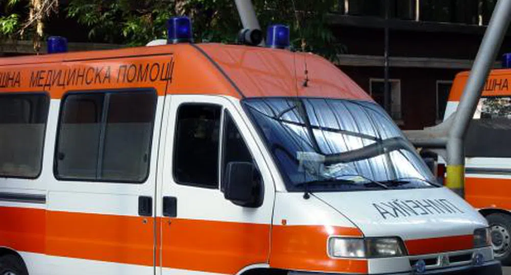 Тежка катастрофа на Цариградско, такси помете хора на спирка