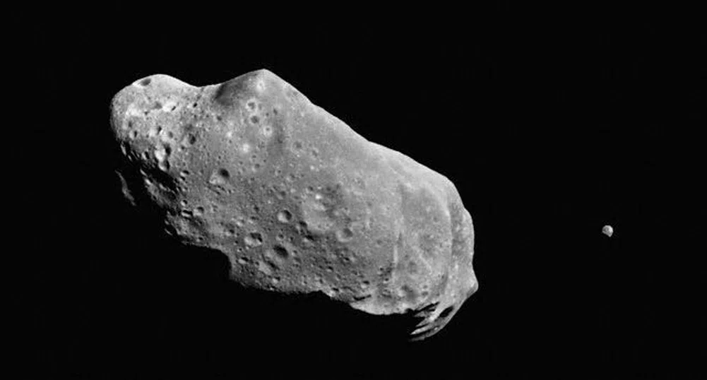 Астероид с големина на автобус мина покрай Земята
