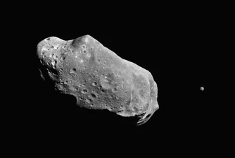 Астероид с големина на автобус мина покрай Земята