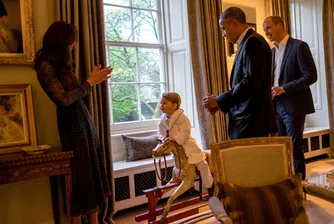 Принц Джордж се срещна с Барак Обама по пантофи