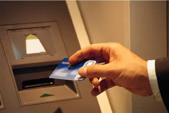 Теглите ли пари от банкомати на други банки?