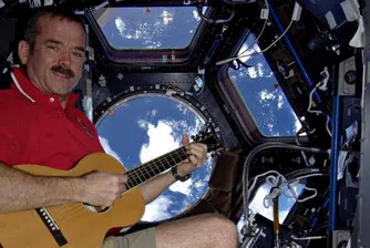 Канадски астронавт отправи послание за мир от космоса