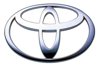 Toyota изтегля 885 000 седана