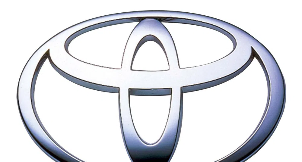Toyota изтегля 885 000 седана