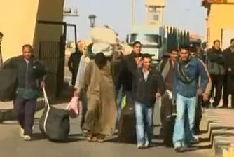 100 000 бежанци от Либия в Тунис и Египет