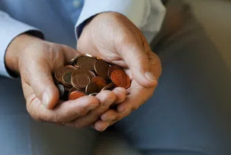 Само 22% от българите имат пари за нормален живот