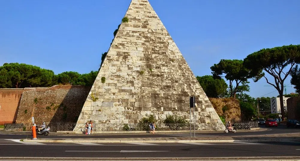 Пирамидите на античния свят