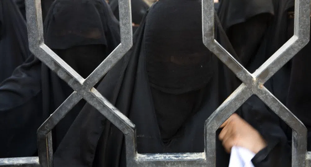 Мъжете в Саудитска Арабия получават SMS, ако жените им напускат страната