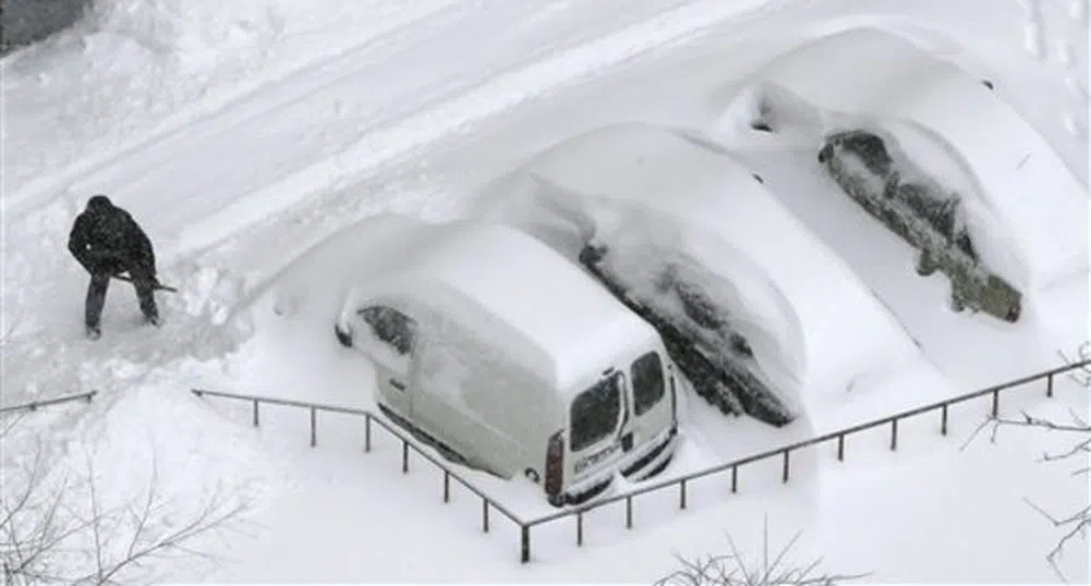 3000 снегорина чистят пътищата в страната