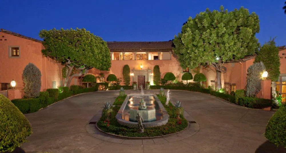 Продава се: Легендарно имение в Холивуд за 95 млн. долара
