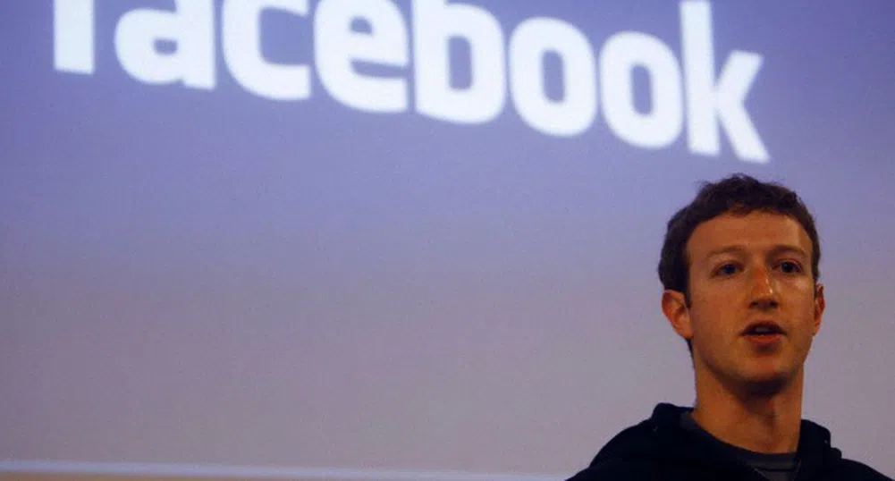 Facebook похарчила 700 000 долара за полетите на Закърбърг през 2011 г.