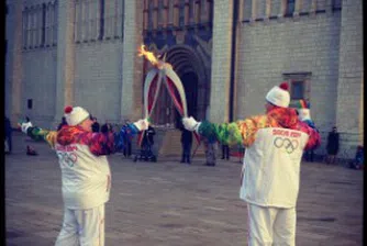 Олимпийският огън угасна край Кремъл
