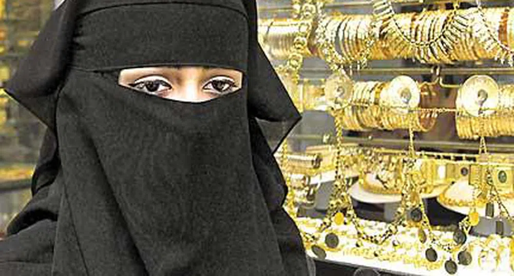 В Саудитска Арабия позволиха на жени да са касиерки