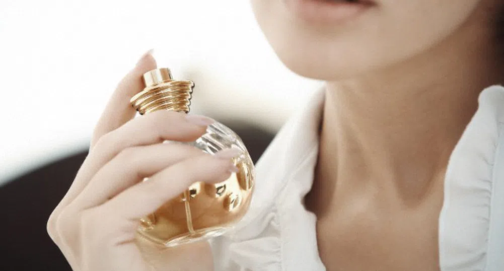 Как трябва да се парфюмирате, за да се усеща най-дълго ароматът