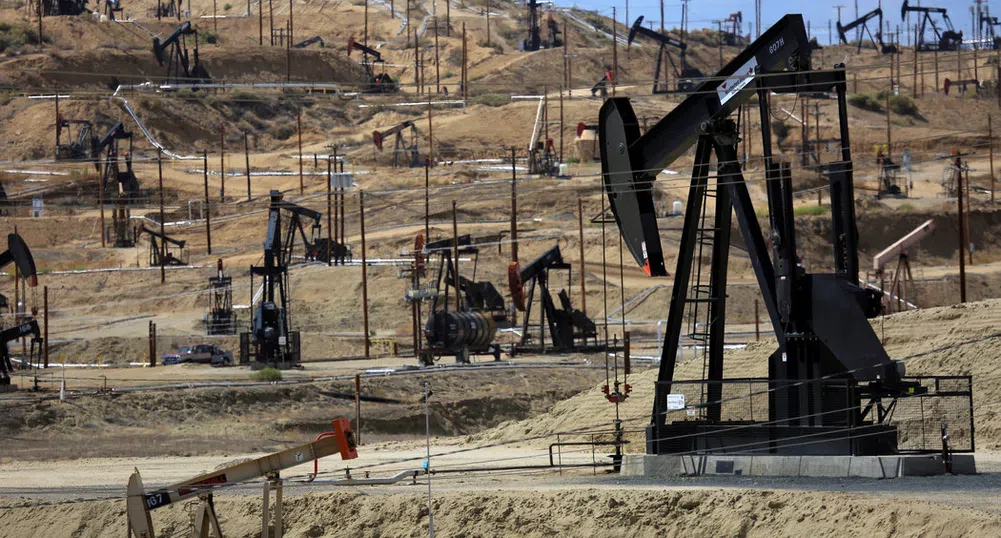 ОПЕК намали добива си, цената на петрола скача