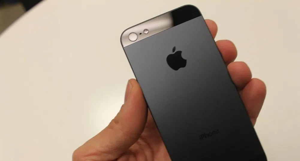 Половината купувачи на iPhone 5 са собственици и на iPhone 4S