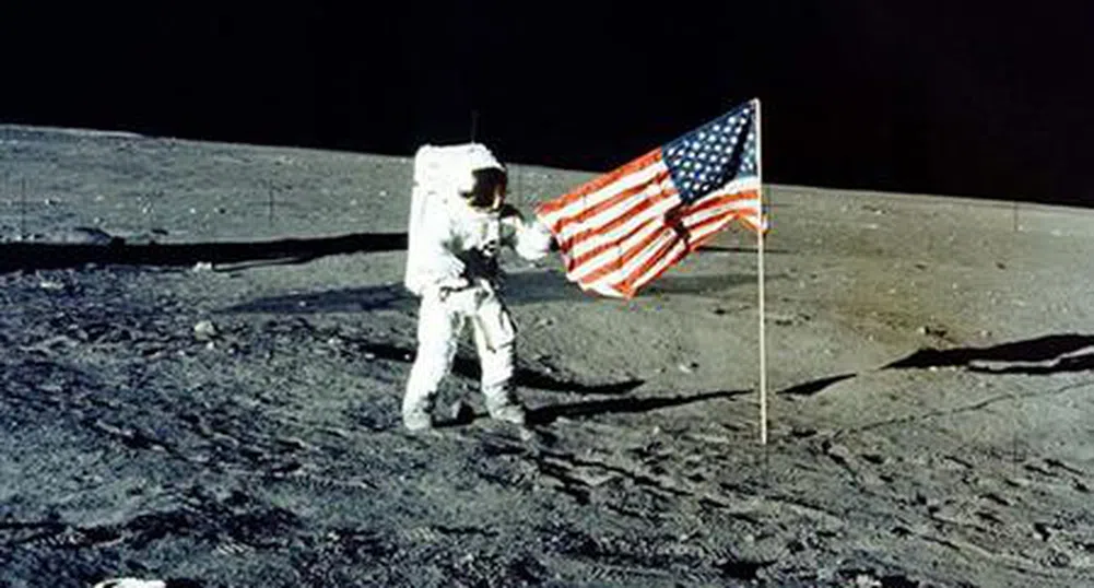 САЩ присъединяват към територията си Луната?