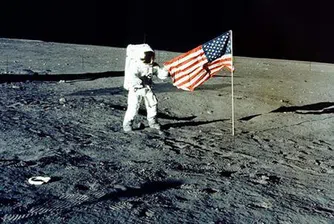 САЩ присъединяват към територията си Луната?