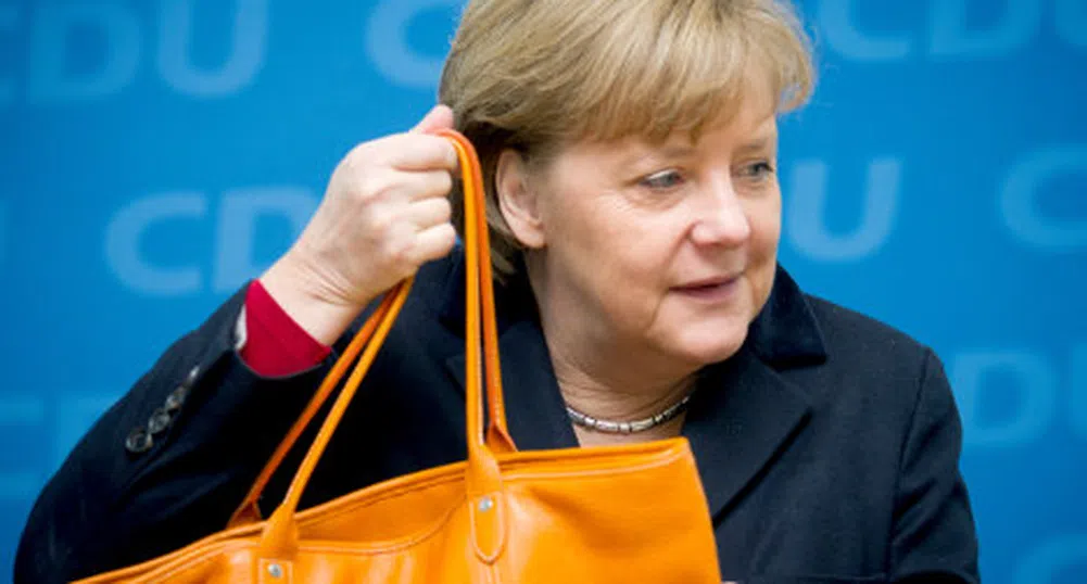 Меркел подкрепи помощта за Гърция