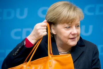 Меркел подкрепи помощта за Гърция