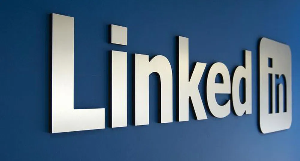 Съмнителна търговия с опции на LinkedIn преди придобиването й