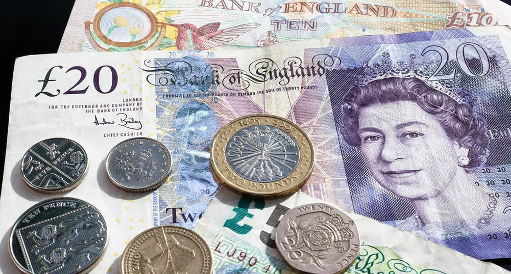 Нова пластмасова банкнота от пет паунда във Великобритания