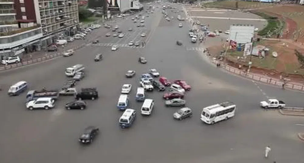 В Етиопия шофьорите се справят без светофари (видео)