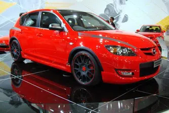 Mazda изтегля близо 90 000 автомобила от продажба