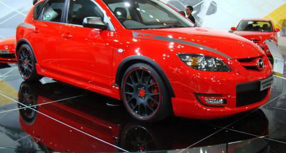Mazda изтегля близо 90 000 автомобила от продажба