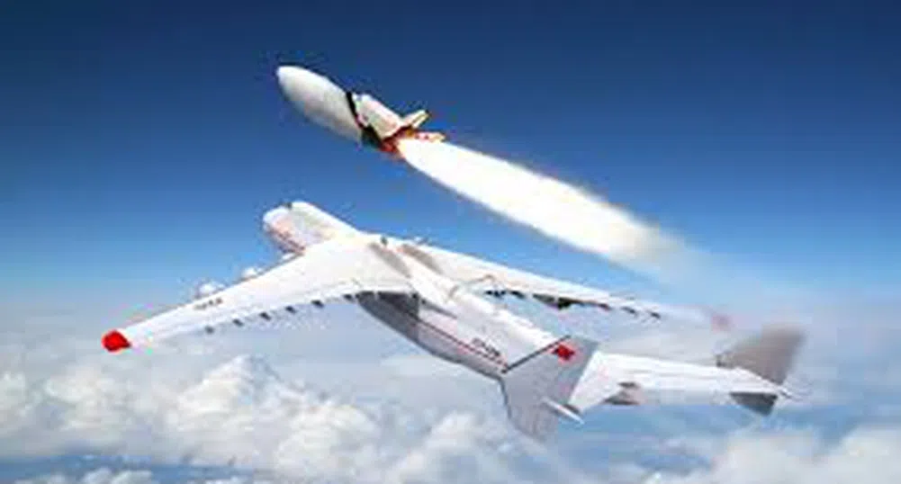 Пътнически самолет се размина на косъм със севернокорейска ракета
