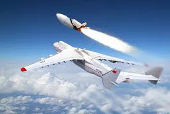 Пътнически самолет се размина на косъм със севернокорейска ракета
