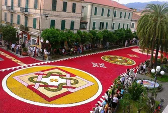 Невероятни снимки от фестивала на цветята в Италия