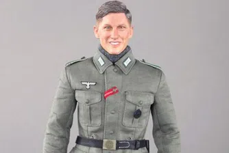 Германски национал съди компания за играчки заради нацистка кукла