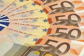Силно понижение на лихвите по испанския дълг оскъпиха еврото