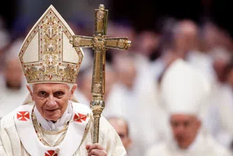 Икономът на папата на съд