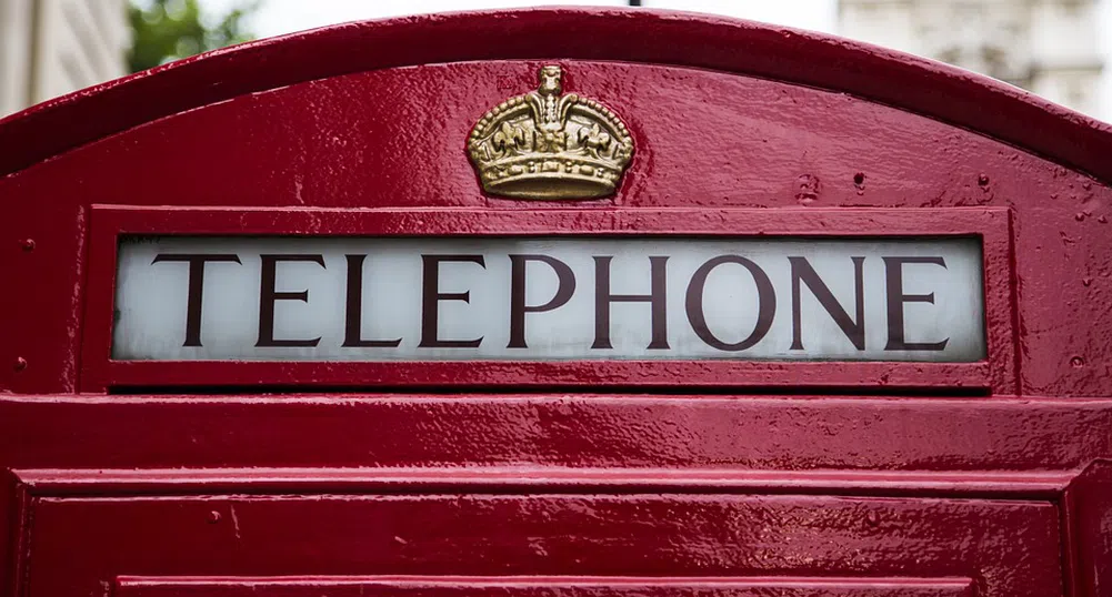 Лондон маха червените телефонни кабини, вижте какво ги заменя