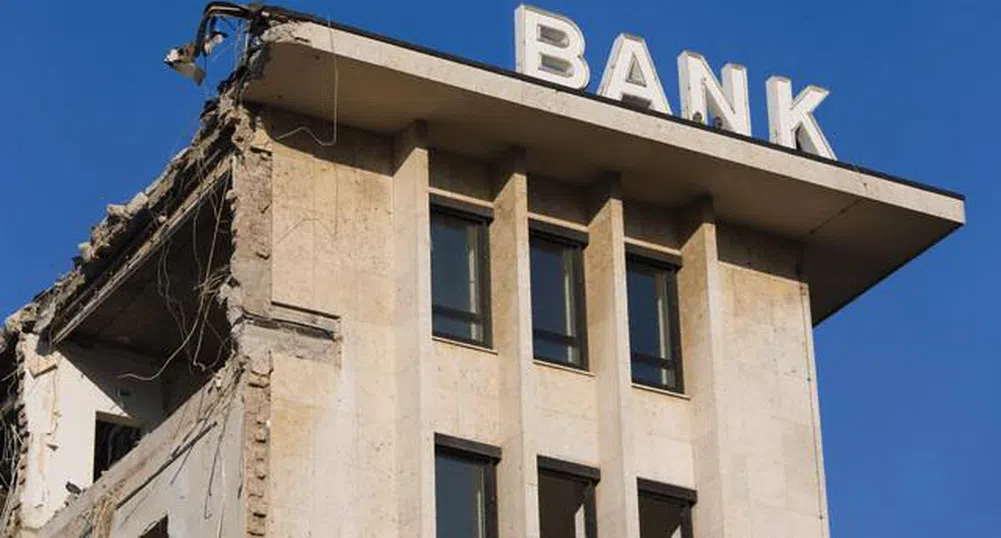 Престъпници взривиха банка, докато ограбваха банкомат