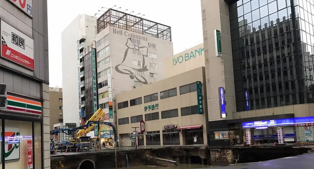 30-метровата японска дупка отново се отвори, кметът се извини