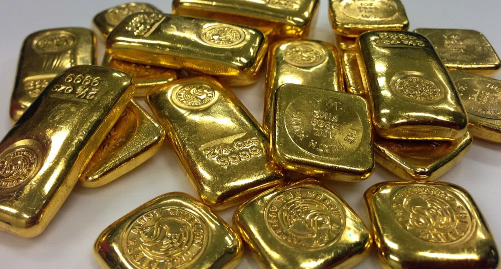 Цената на златото наваксва загубите от петък