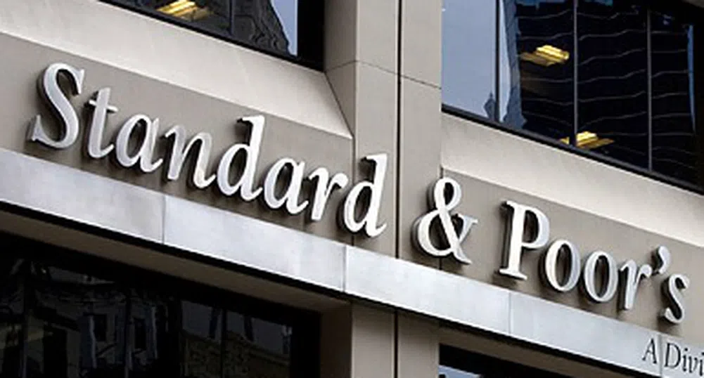 S&P понижава оценките на 15 застрахователи