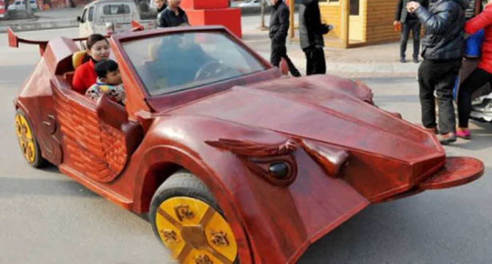 Беден китаец си издяла дървено Lamborghini