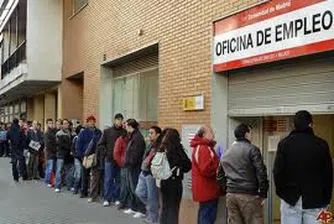 Безработицата в Испания вече гони 25%