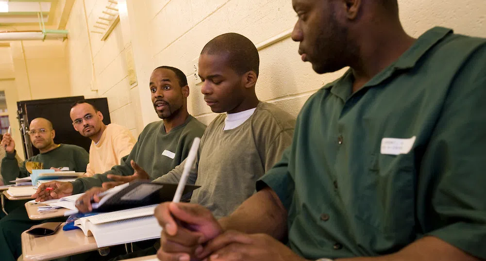 Затворници надвиха студенти в състезание по дебати