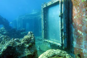 Така изглежда изоставен подводен стриптийз клуб (снимки)
