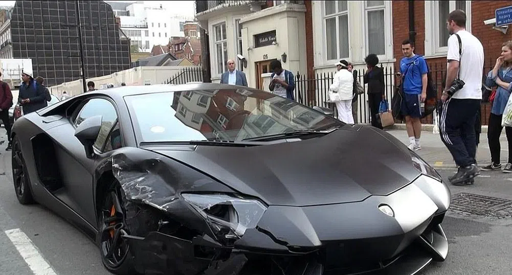 Потрошиха Lamborghini Aventador за 300 000 паунда в Лондон