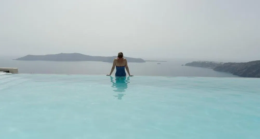 Най-красивите басейни на Санторини