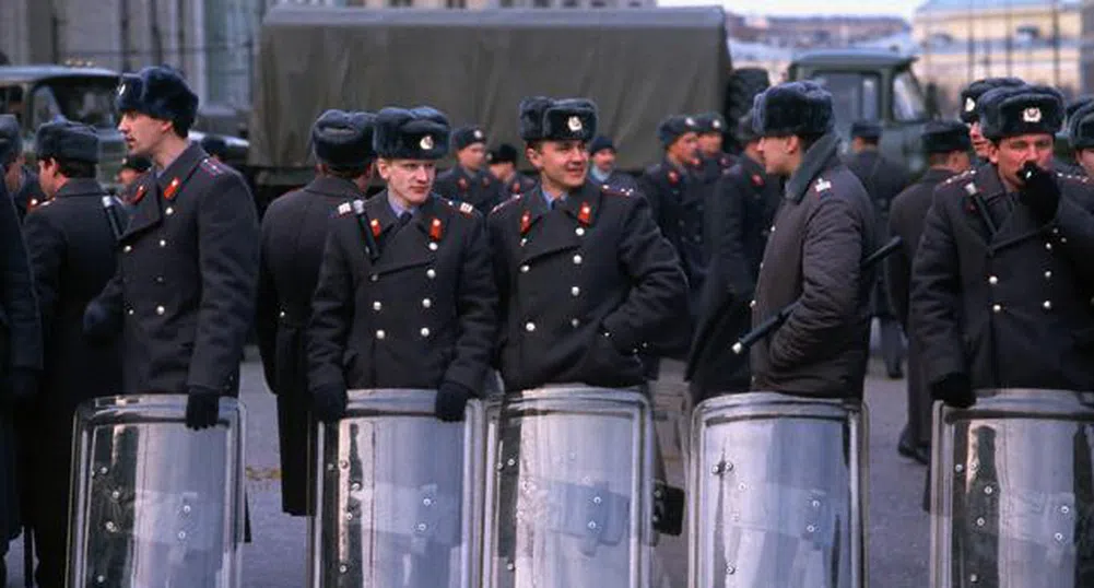 Москва уволнява 22 000 полицаи, вдига двойно заплатите