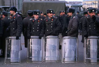 Москва уволнява 22 000 полицаи, вдига двойно заплатите