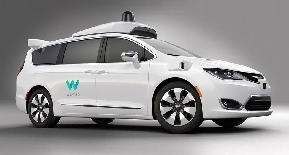 Безпилотният миниван Waymo от Google и Chrysler