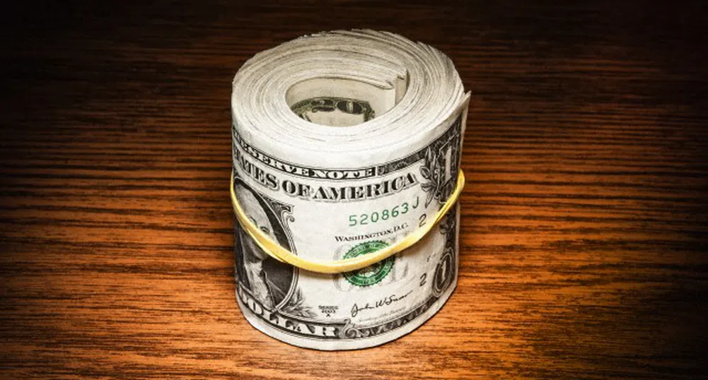 Доларът поевтиня след излизането на протокола от срещата на Фед